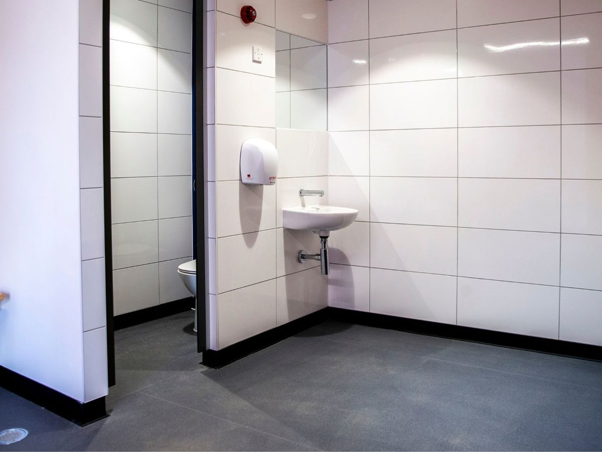 Willen Lake changing room with sink and toilet